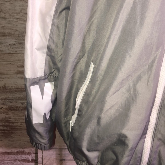 PINK Victoria’s Secret wind break jacket size M-L light weight white/gray active - Picture 4 of 8